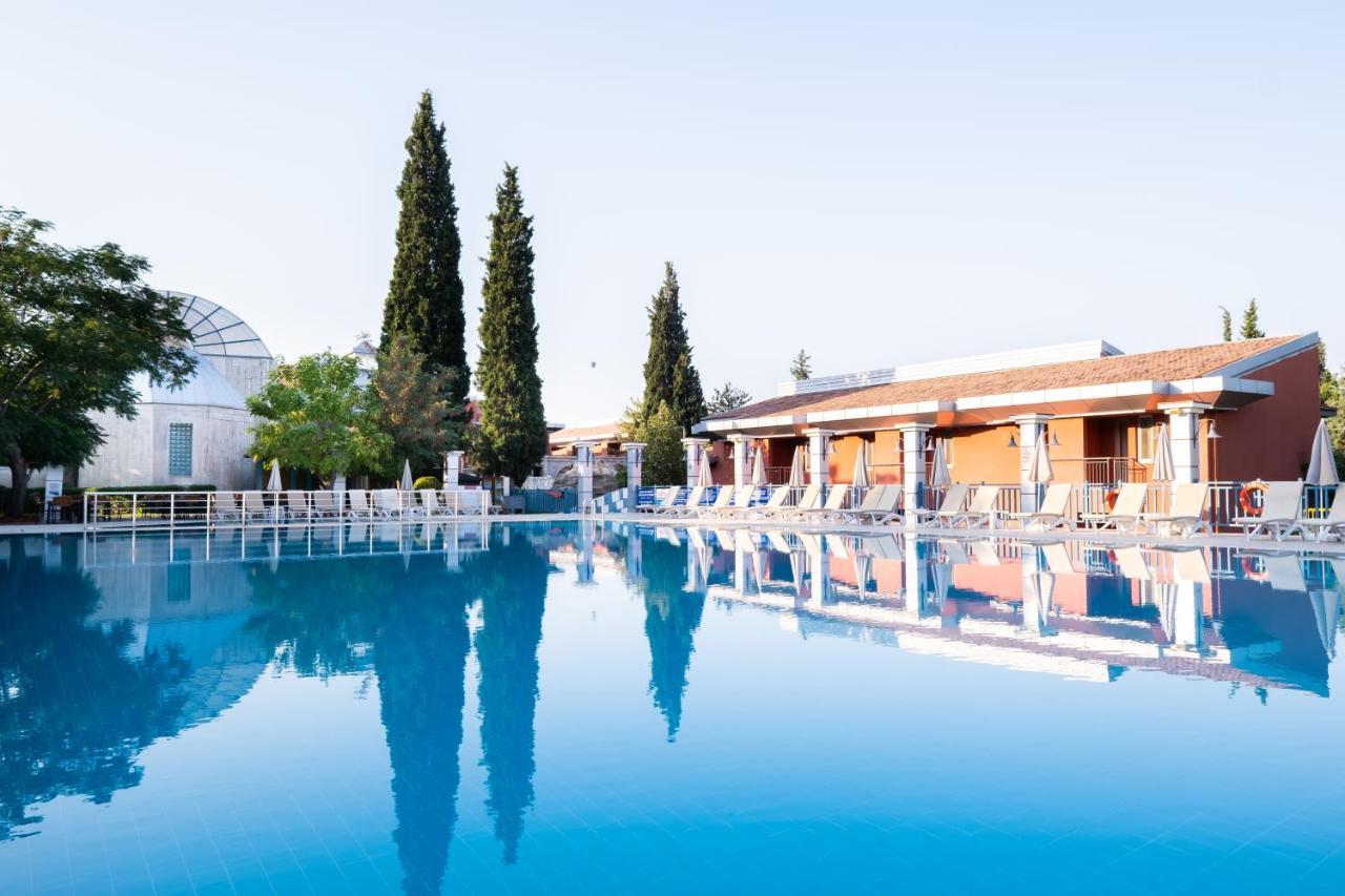 Spa Hotel Colossae Thermal Karahayit  Екстер'єр фото The pool at the hotel