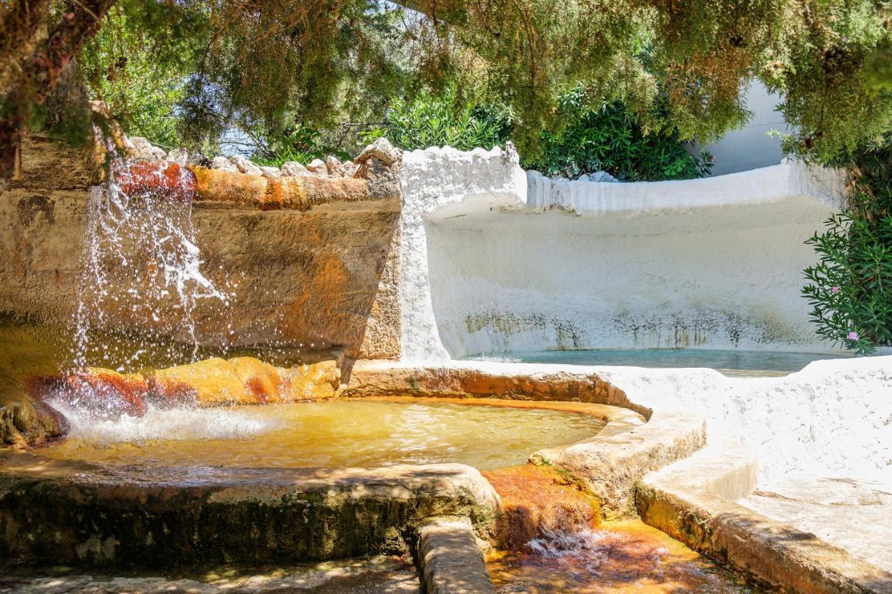 Spa Hotel Colossae Thermal Karahayit  Екстер'єр фото Hot springs of Voulismeni