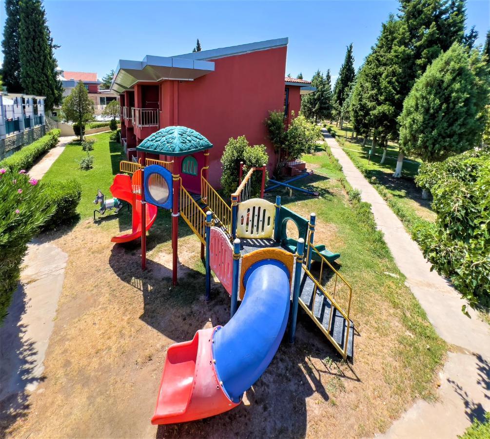 Spa Hotel Colossae Thermal Karahayit  Екстер'єр фото Playground in the village
