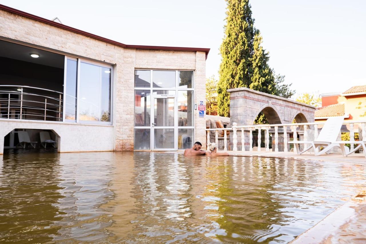 Spa Hotel Colossae Thermal Karahayit  Екстер'єр фото The spa town of Varvarovski